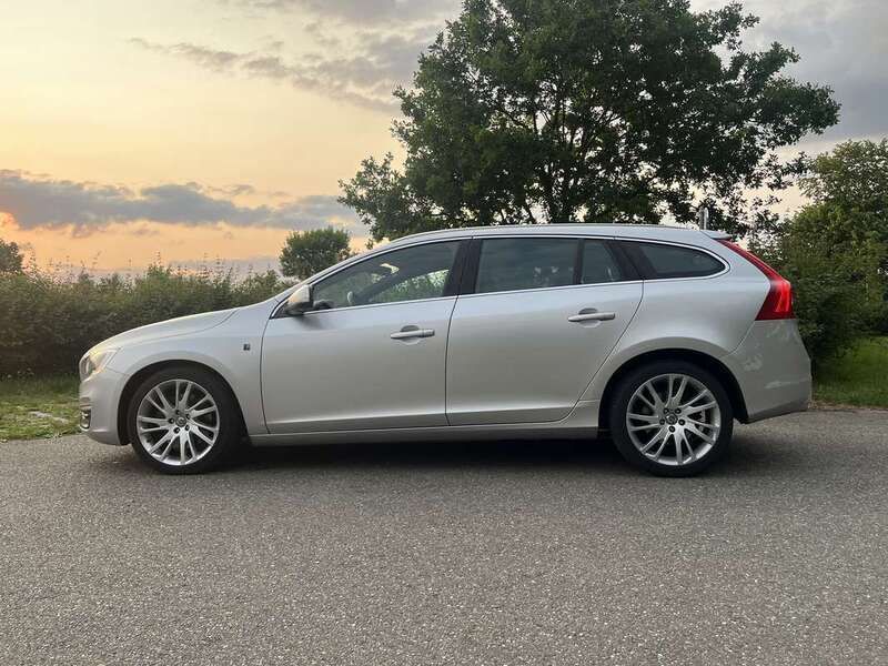 Grijs Gebruikt 2015 Volvo V60 Ocean Race Stationwagen | € 12.750 (Iets duurder) - Afbeelding 1/4