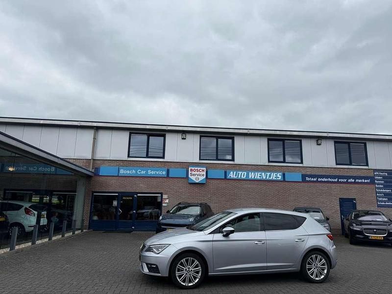 Grijs, metallic lak Gebruikt 2018 Seat Leon Business Hatchback | € 10.450 (Iets duurder) - Afbeelding 1/4