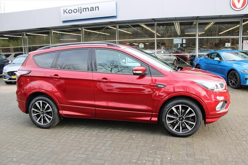 Occasion Ford Kuga ST-Line 120 PK (88 kW) 2018 Rood SUV