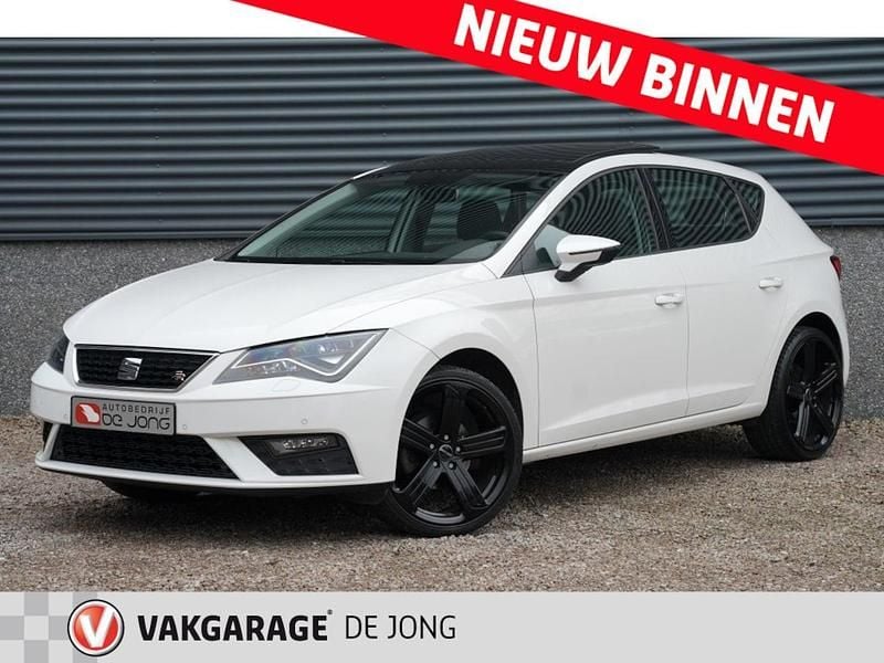 Wit Gebruikt 2018 Seat Leon Style Hatchback | € 14.950 (Iets duurder) - Afbeelding 1/4