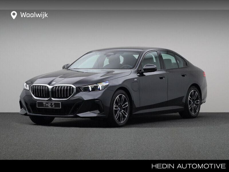 Grijs Gebruikt 2025 BMW 530e Shadowline Sedan | € 75.880 - Afbeelding 1/4