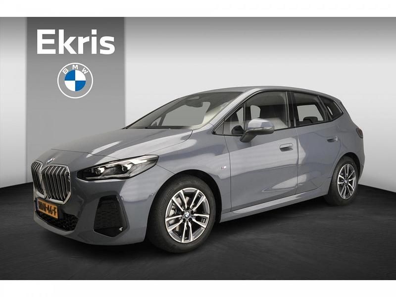 Storm bay metallic (grijs metallic) Gebruikt 2025 BMW 220 Active Tourer Comfort Edition MPV | € 42.900 (Duur) - Afbeelding 1/4