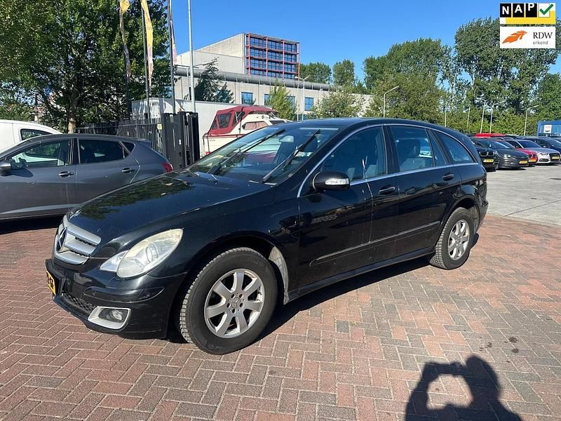 Zwart Occasion 2006 Mercedes R350 MPV | € 3.499 (Eerlijke prijs) - Afbeelding 1/4