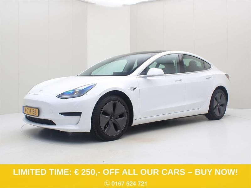 Wit Occasion 2020 Tesla Model 3 Standard Range Sedan | € 19.900 (Goede deal) - Afbeelding 1/4