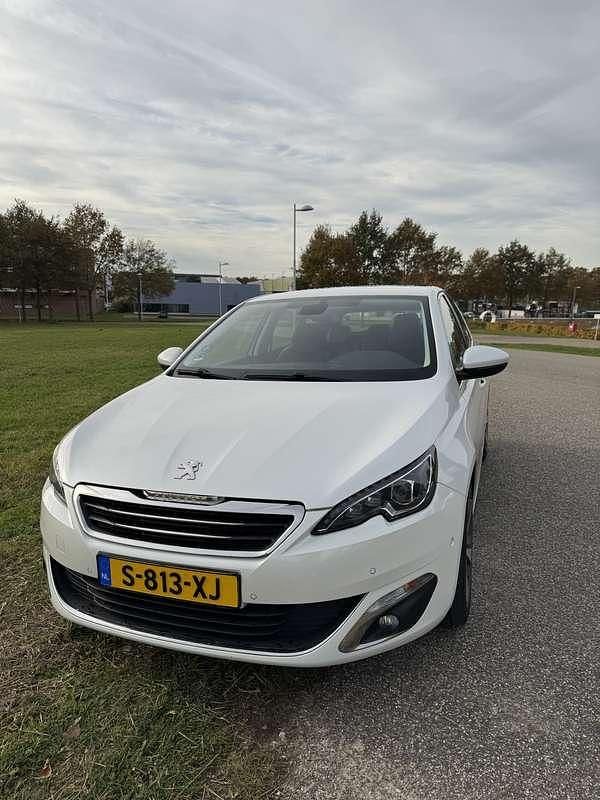 Wit Gebruikt 2013 Peugeot 308 Active Hatchback | € 9.500 - Afbeelding 1/4