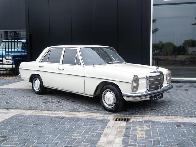 Wit Gebruikt 1969 Mercedes 220 Sedan | € 21.750 - Afbeelding 1/4