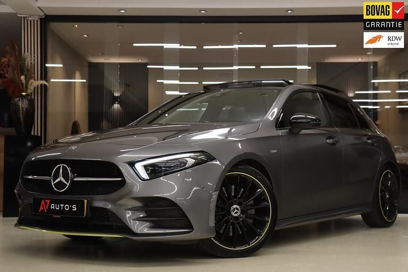 Grijs Gebruikt 2018 Mercedes A250 Premium Plus Hatchback | € 29.950 (Iets duurder) - Afbeelding 1/4