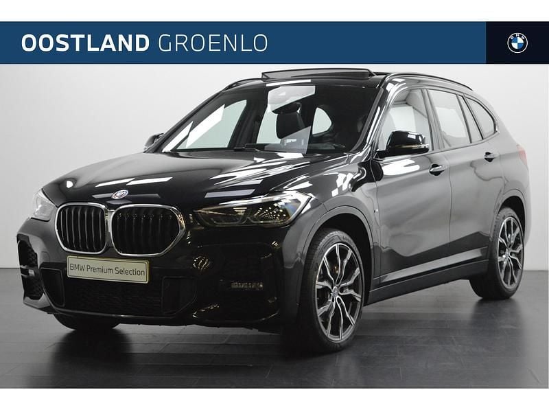 Zwart Gebruikt 2021 BMW X1 Executive SUV | € 35.450 (Iets duurder) - Afbeelding 1/4