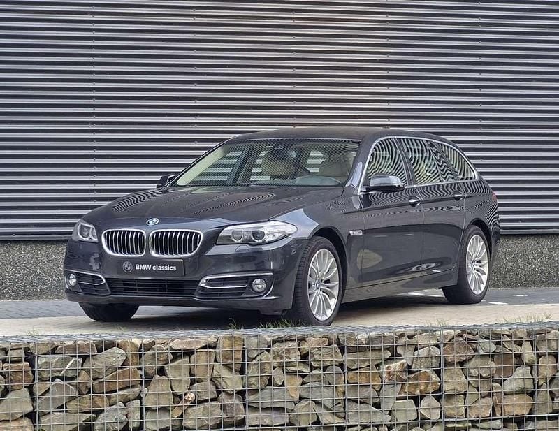 Grijs Gebruikt 2014 BMW 528 Executive Stationwagen | € 16.999 (Eerlijke prijs) - Afbeelding 1/4