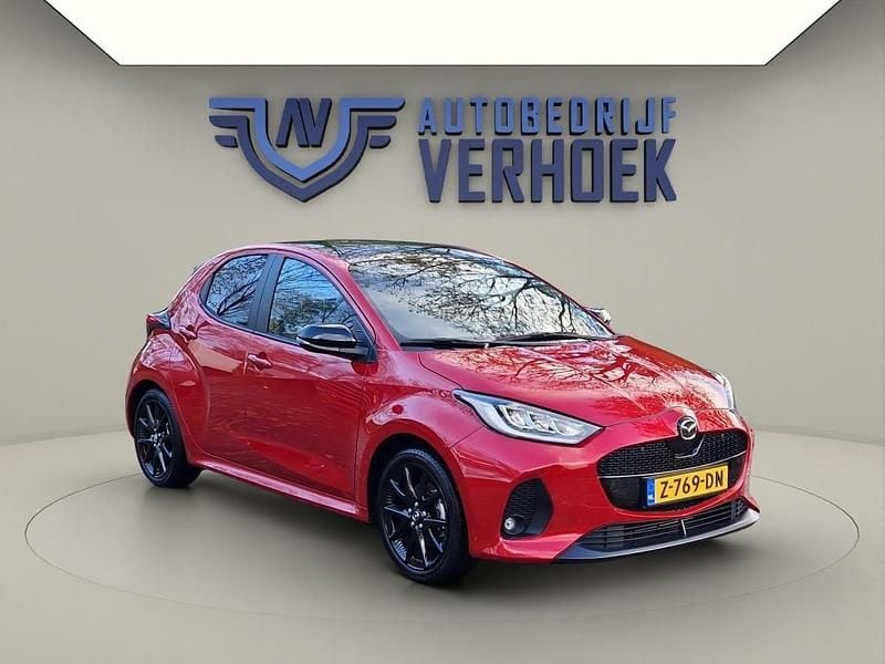 Rood Gebruikt 2024 Toyota Yaris Executive Hatchback | € 27.900 (Eerlijke prijs) - Afbeelding 1/4