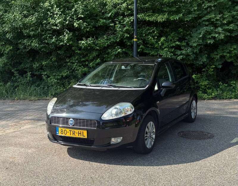 Zwart Gebruikt 2007 Fiat Punto Hatchback | € 1.800 (Eerlijke prijs) - Afbeelding 1/4