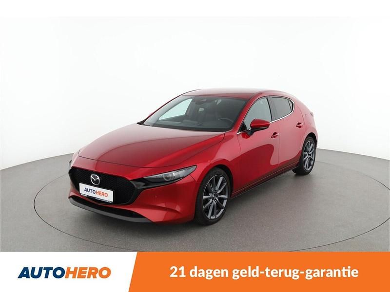 Rood (metallic) Gebruikt 2019 Mazda 3 Hatchback | € 15.950 (Eerlijke prijs) - Afbeelding 1/4