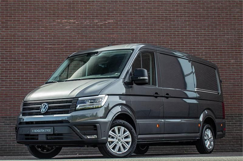 Grijs Gebruikt 2024 VW Crafter Van | € 49.950 - Afbeelding 1/4