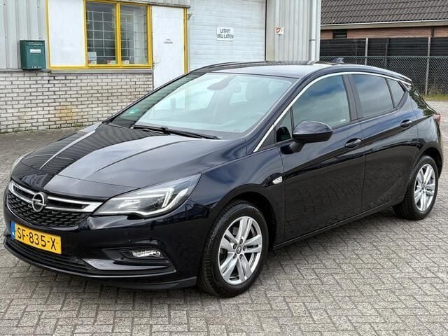 Blauw Gebruikt 2018 Opel Astra Edition Hatchback | € 7.495 (Eerlijke prijs) - Afbeelding 1/4