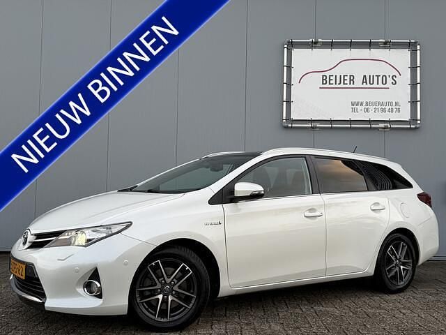 Wit Occasion 2015 Toyota Auris Touring Sports Stationwagen | € 14.895 (Iets duurder) - Afbeelding 1/4