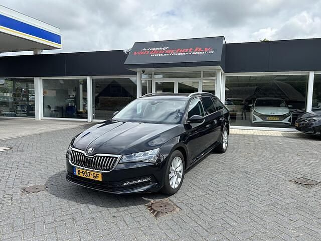 Zwart Occasion 2023 Skoda Superb Business Line Stationwagen | € 26.750 (Eerlijke prijs) - Afbeelding 1/4
