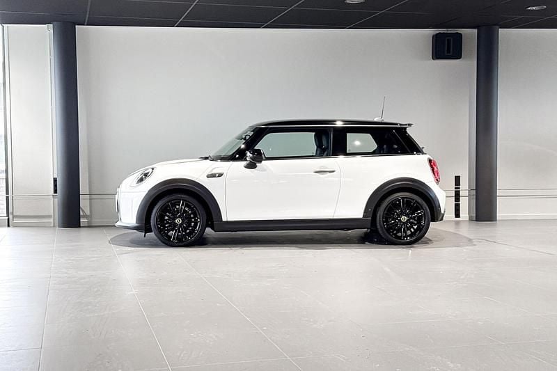 Occasion Mini Cooper Essential 135 kW (184 PK) 2023 Nanuq white (c6a) Hatchback