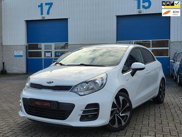 Wit Occasion 2015 Kia Rio Start Hatchback | € 6.950 (Eerlijke prijs) - Afbeelding 1/4