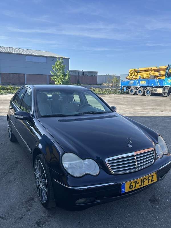 Blauw Gebruikt 2002 Mercedes C240 Elegance Sedan | € 2.800 (Eerlijke prijs) - Afbeelding 1/4