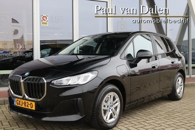 Zwart Gebruikt 2022 BMW 225 Active Tourer MPV | € 32.795 (Goede deal) - Afbeelding 1/4