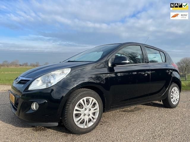 Zwart Occasion 2012 Hyundai i20 Hatchback | € 3.950 (Eerlijke prijs) - Afbeelding 1/4