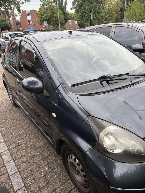 Occasion Toyota Aygo 68 PK (50 kW) 2006 Grijs Hatchback