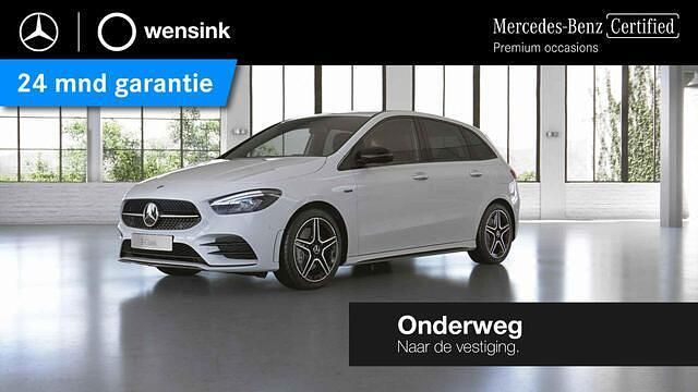 Wit Occasion 2020 Mercedes B250 AMG line MPV | € 26.850 (Eerlijke prijs) - Afbeelding 1/4