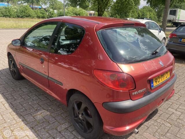 Occasion Peugeot 206 75 PK (55 kW) 2004 Rood Hatchback