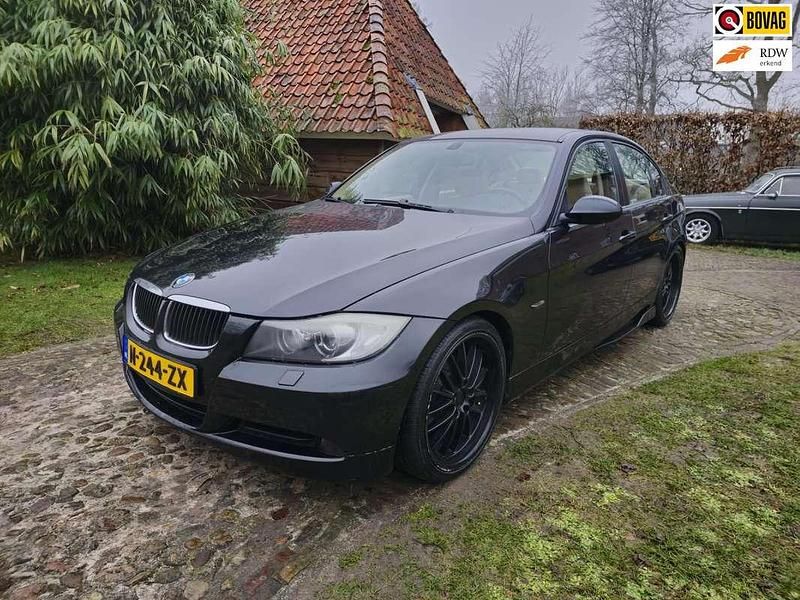 Zwart Gebruikt 2007 BMW 318 Sedan | € 3.950 (Super prijs) - Afbeelding 1/4