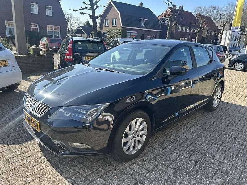 Zwart Gebruikt 2013 Seat Leon Business Stationwagen | € 9.999 (Eerlijke prijs) - Afbeelding 1/4