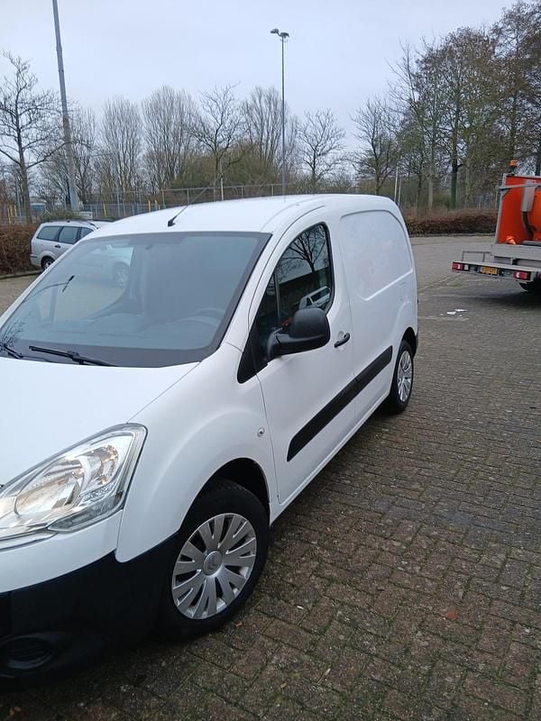 Wit Occasion 2014 Citroën Berlingo Comfort MPV | € 4.000 (Goede deal) - Afbeelding 1/4