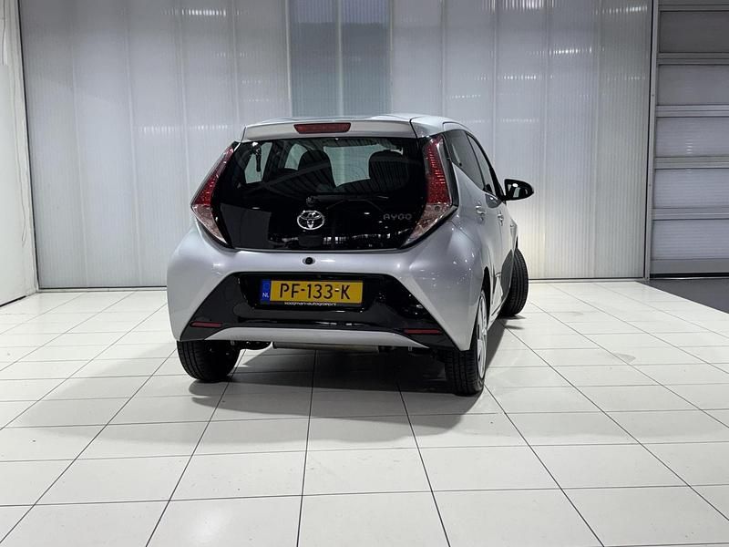 Occasion Toyota Aygo X-play 69 PK (50 kW) 2017 Grijs Hatchback