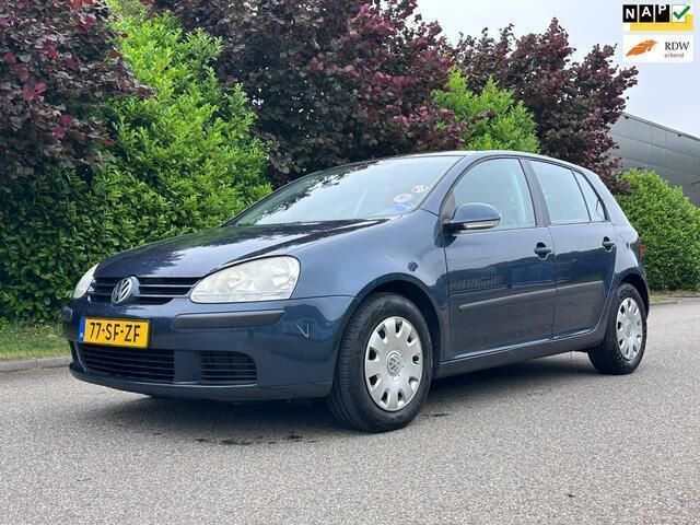 Grijs Gebruikt 2006 VW Golf V Hatchback | € 3.950 (Eerlijke prijs) - Afbeelding 1/4