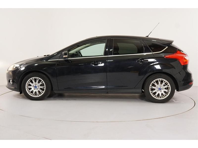 Zwart Occasion 2011 Ford Focus Titanium Hatchback | € 3.995 (Eerlijke prijs) - Afbeelding 1/4