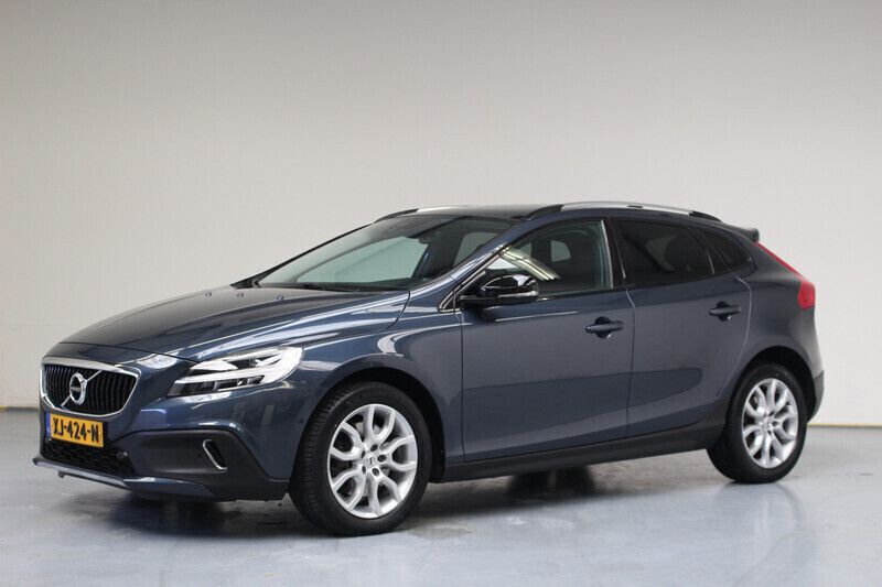 Blauw, metallic lak Gebruikt 2019 Volvo V40 CC Stationwagen | € 18.950 (Eerlijke prijs) - Afbeelding 1/4