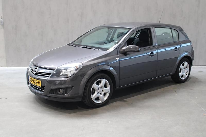 Grijs Gebruikt 2009 Opel Astra Cosmo Hatchback | € 4.895 (Duur) - Afbeelding 1/4