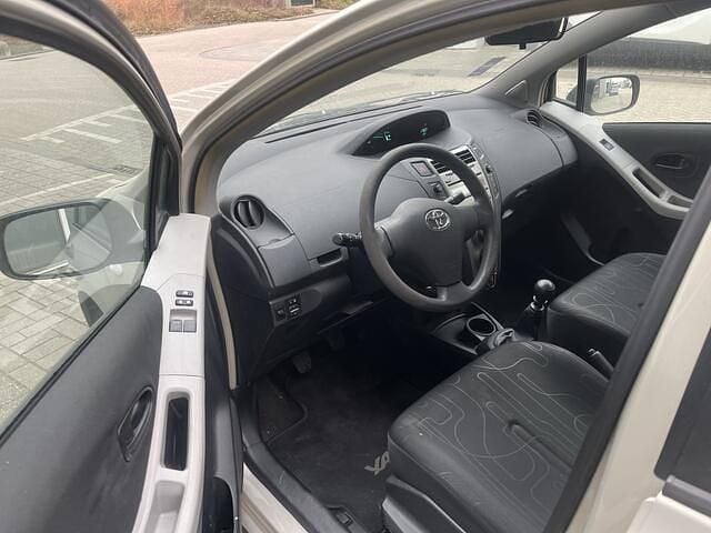 Occasion Toyota Yaris Comfort 101 PK (74 kW) 2010 Beige Hatchback