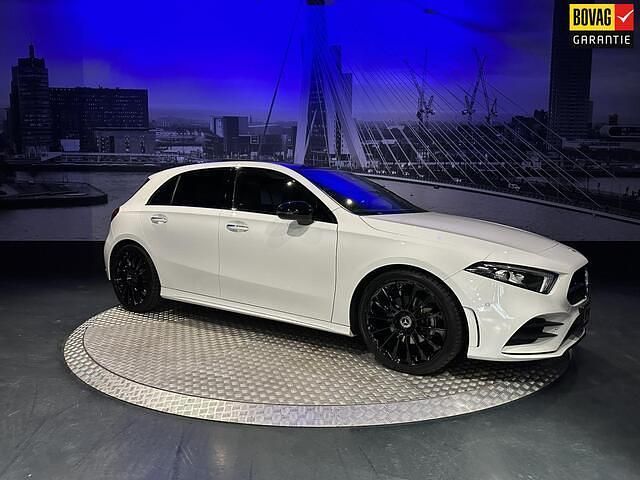 Hatchback Occasion 2021 Mercedes A180 Premium Plus Hatchback | € 27.695 (Eerlijke prijs) - Afbeelding 1/4