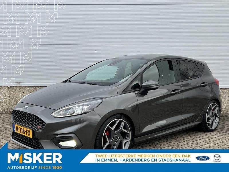Grijs Occasion 2019 Ford Fiesta ST Hatchback | € 18.900 (Eerlijke prijs) - Afbeelding 1/4