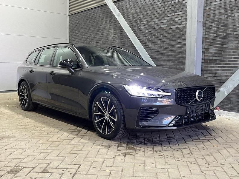 Grijs Occasion 2024 Volvo V60 Plus Stationwagen | € 43.400 (Iets duurder) - Afbeelding 1/1