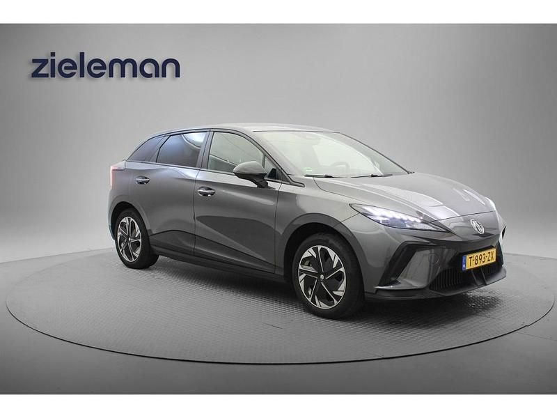 Grijs Occasion 2023 MG MG4 EV Comfort Hatchback | € 20.845 (Goede deal) - Afbeelding 1/4