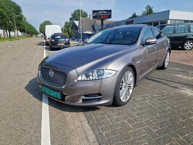 Grijs Gebruikt 2009 Jaguar XJ Portfolio Sedan | € 21.500 - Afbeelding 1/4