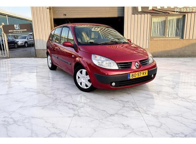 Rood Occasion 2006 Renault Grand Scénic II Dynamique MPV | € 3.999 (Duur) - Afbeelding 1/4