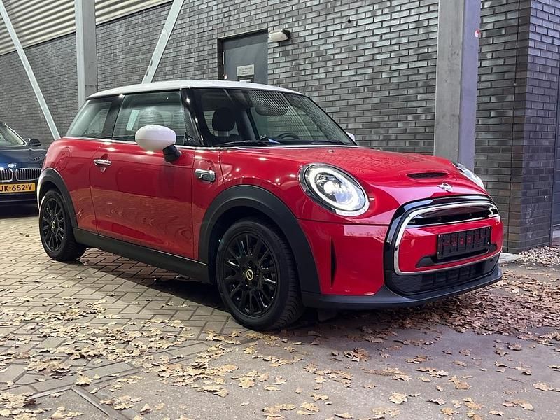 Rood Gebruikt 2023 Mini Cooper Classic Hatchback | € 20.900 (Goede deal) - Afbeelding 1/1