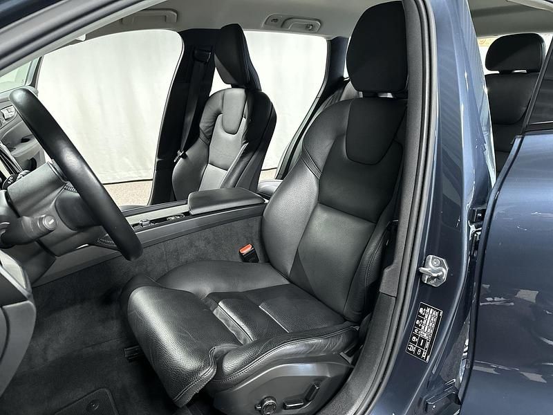 Occasion Volvo V60 CC Pro 2021 Blauw Stationwagen