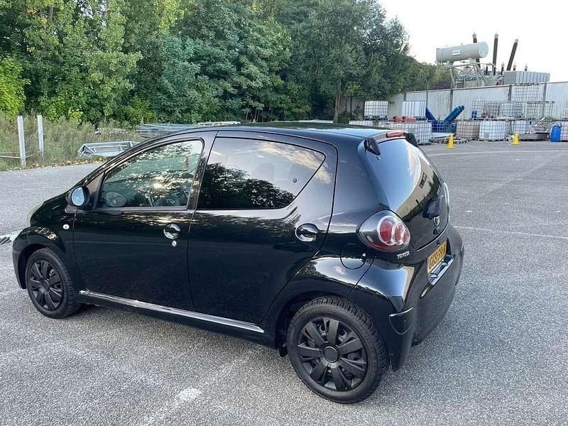 Occasion Toyota Aygo 68 PK (50 kW) 2012 Zwart Hatchback