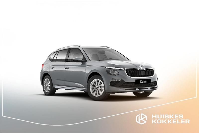 Grijs (metallic) Gebruikt 2022 Skoda Kamiq Selection SUV | € 34.085 (Iets duurder) - Afbeelding 1/4