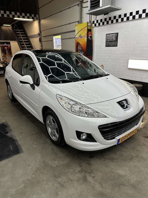 Wit Gebruikt 2011 Peugeot 207 Allure Hatchback | € 5.995 (Duur) - Afbeelding 1/4