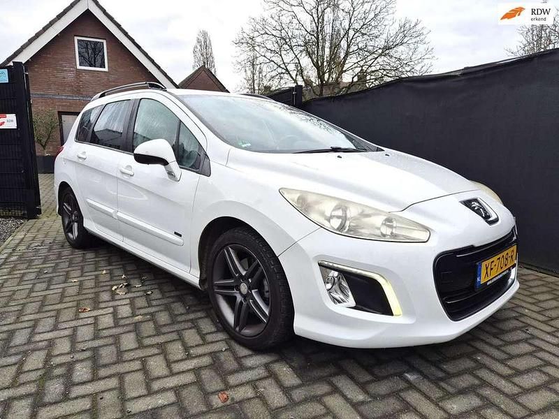 Wit Occasion 2013 Peugeot 308 Allure Hatchback | € 2.699 (Goede deal) - Afbeelding 1/4