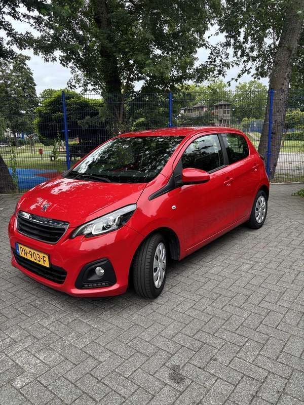 Rood Gebruikt 2017 Peugeot 108 Active Hatchback | € 4.499 (Goede deal) - Afbeelding 1/4